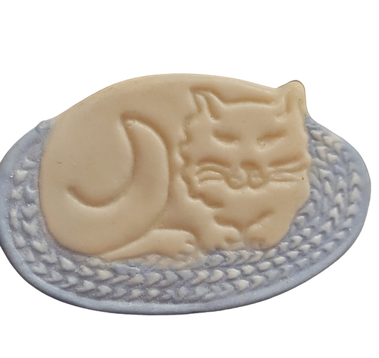 Jasperware Button (Oval)Cat on Rug by Shirley Shaw, 1983